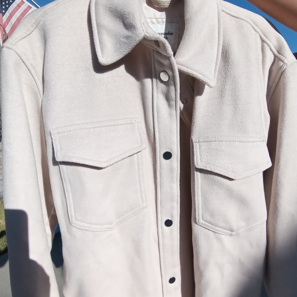 Abercrombie & Fitch Cozy Shirt Jacket - Picture 6 of 9